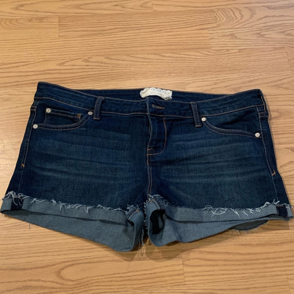 NWOT stretchy denim shorts